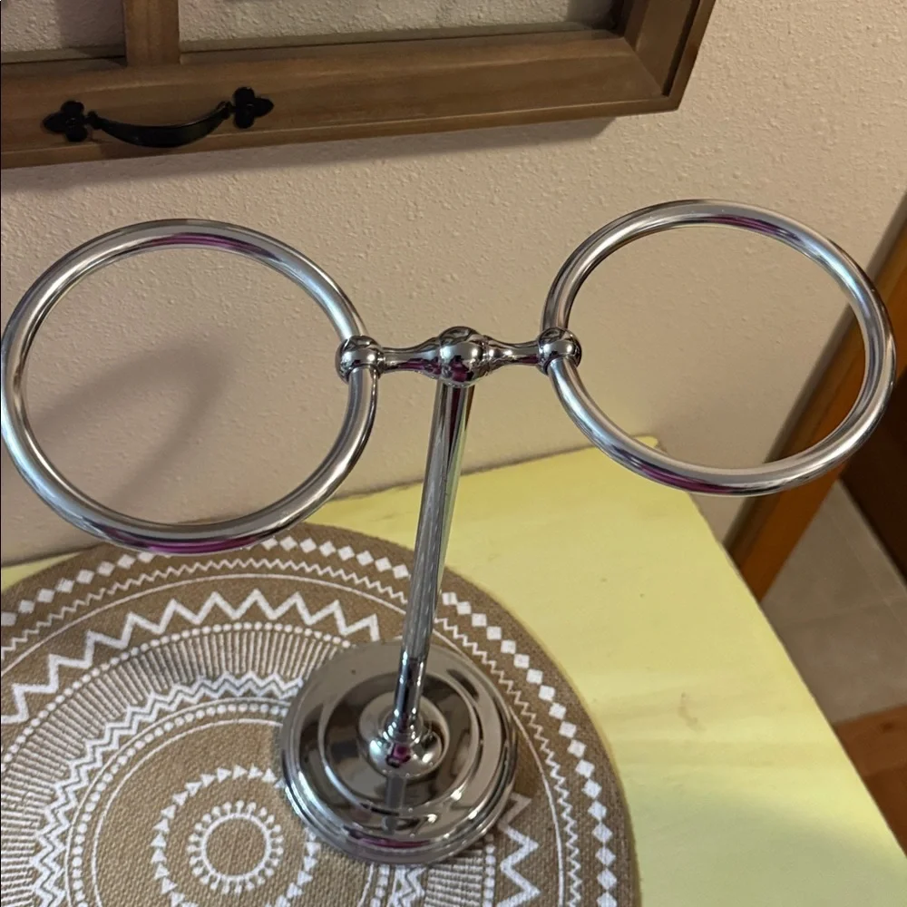 Freestanding countertop chrome towel Holder